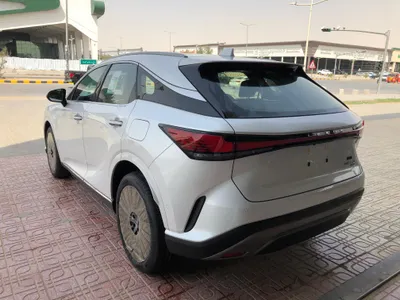 2025 لكزس أر إكس 350