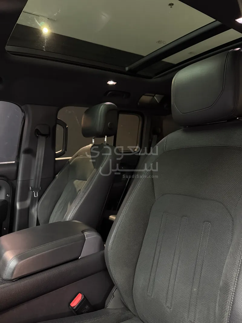 2022 لاند روفر ديفيندر اكس 110