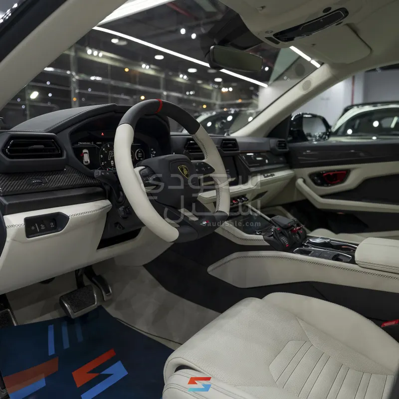 2025 Lamborghini URUS