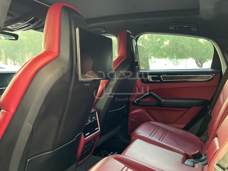 2022 Porsche Cayenne Coupe GTS