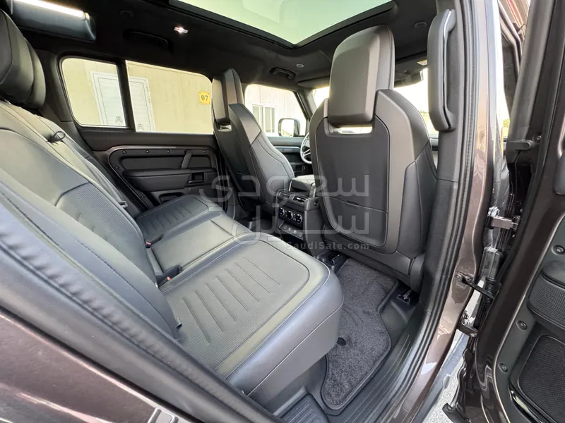 2025 Land Rover Defender Octa