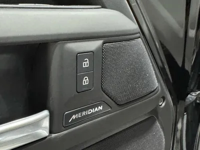 2025 Land Rover Defender X dynamic