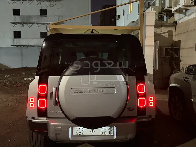 2023 لاند روفر ديفيندر 90