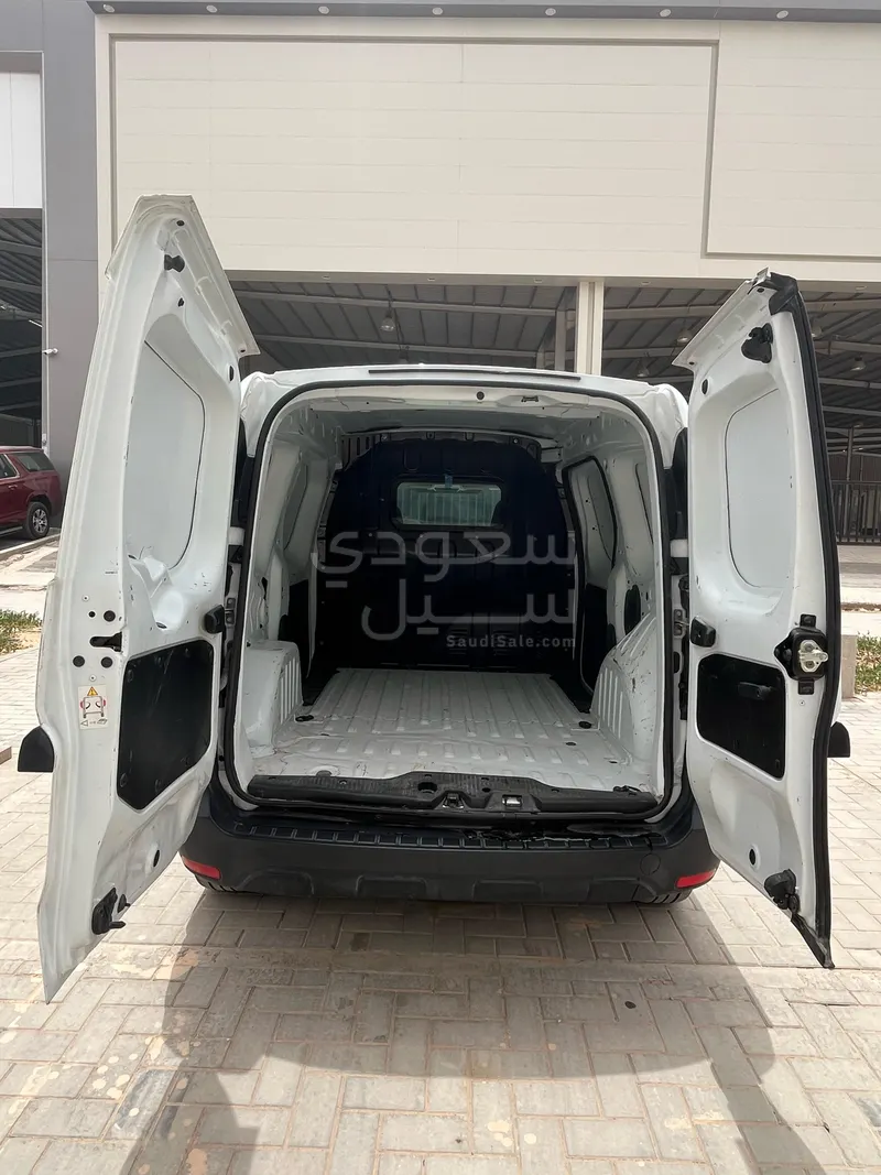 2023 رينو دوكير