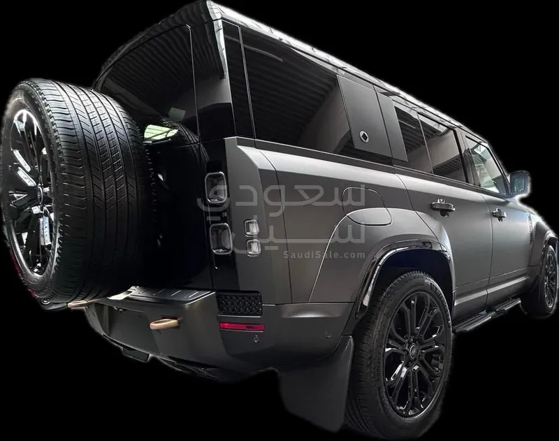 2025 Land Rover Defender Octa