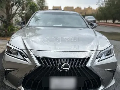 2023 لكزس إي إس 250