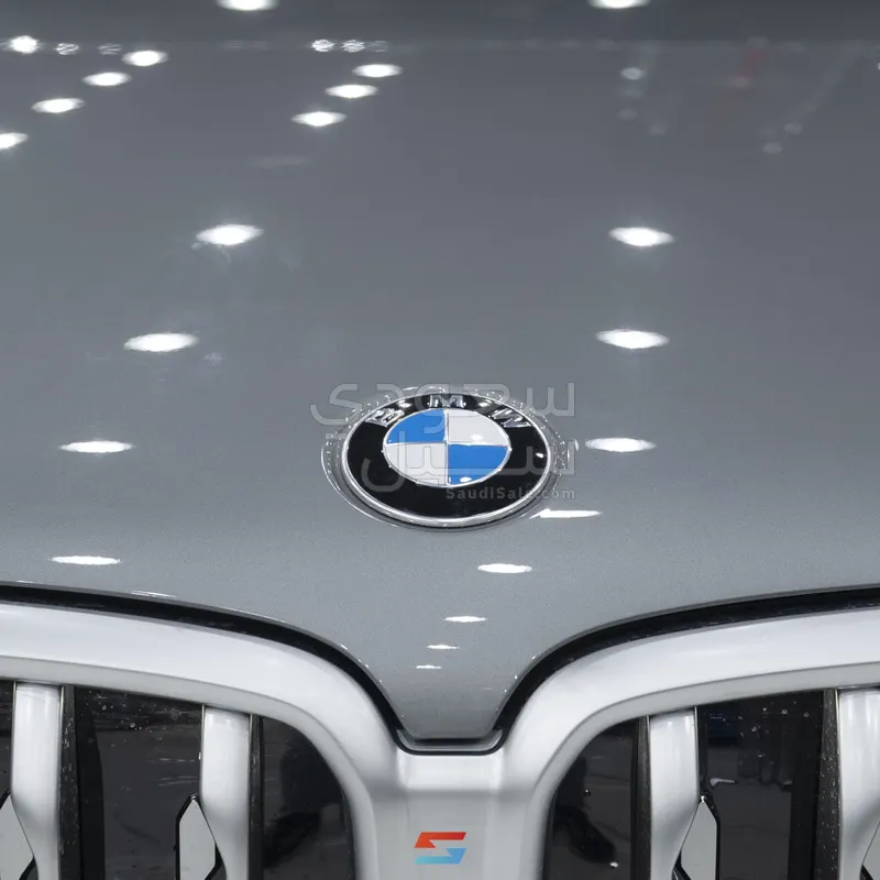 2025 BMW X Series 6 40i