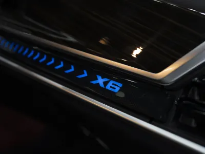 2025 BMW X Series 6 40i