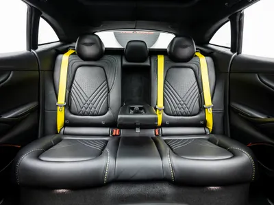 2021 Aston Martin DB X 550