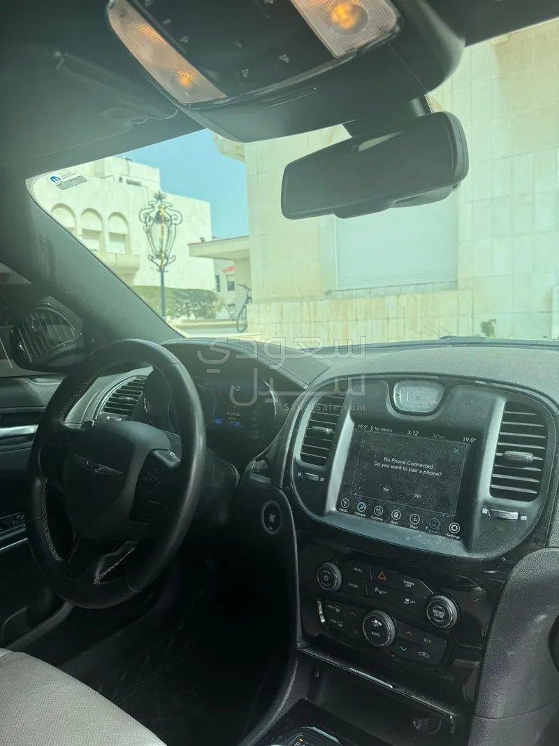 2021 كرايسلر 300 اس