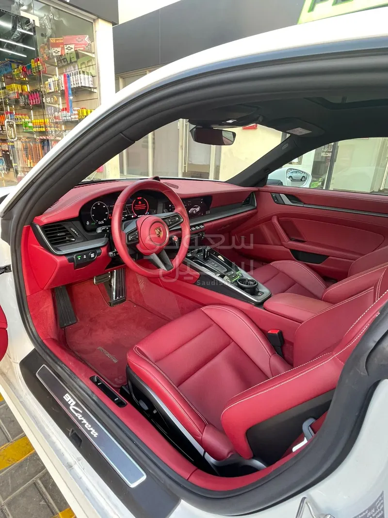 2025 بورش 911 كاريرا