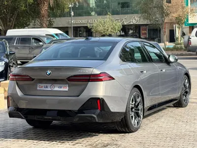 2025 بي ام دبليو الفئة الخامسة 520 أي إم كت