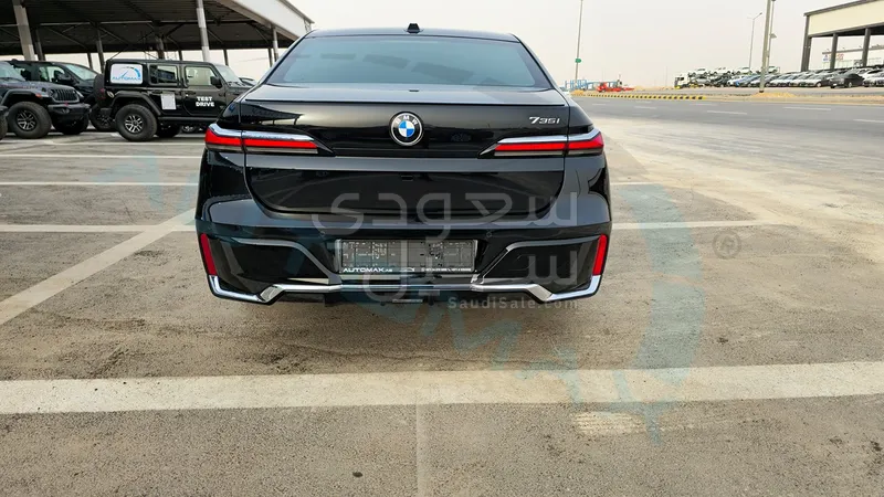 2025 بي ام دبليو الفئة السابعة 735أي