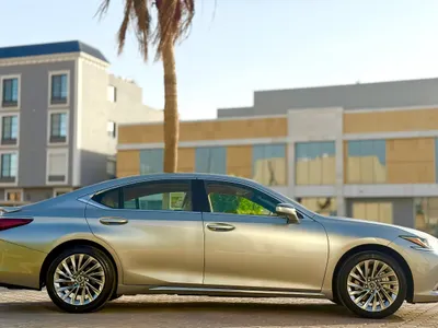 2025 Lexus ES 250