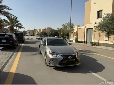 2017 لكزس إي إس 350
