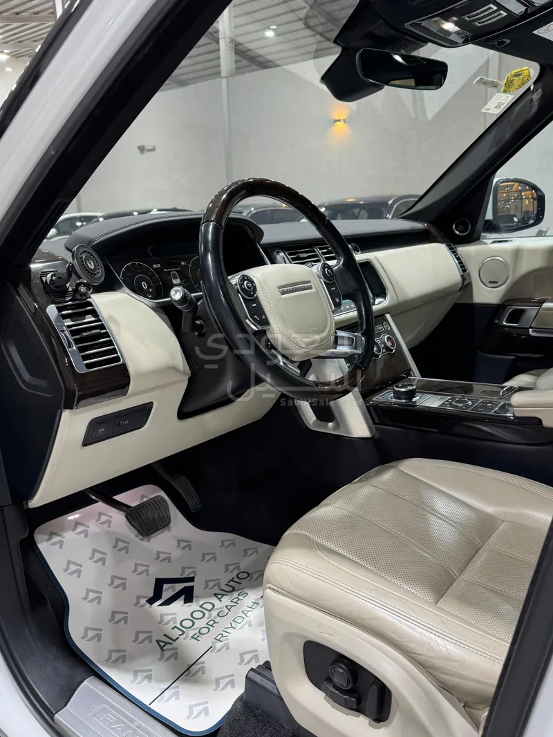 2017 Land Rover Range Rover Vogue