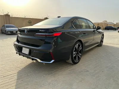 2025 بي ام دبليو الفئة السابعة 735أي