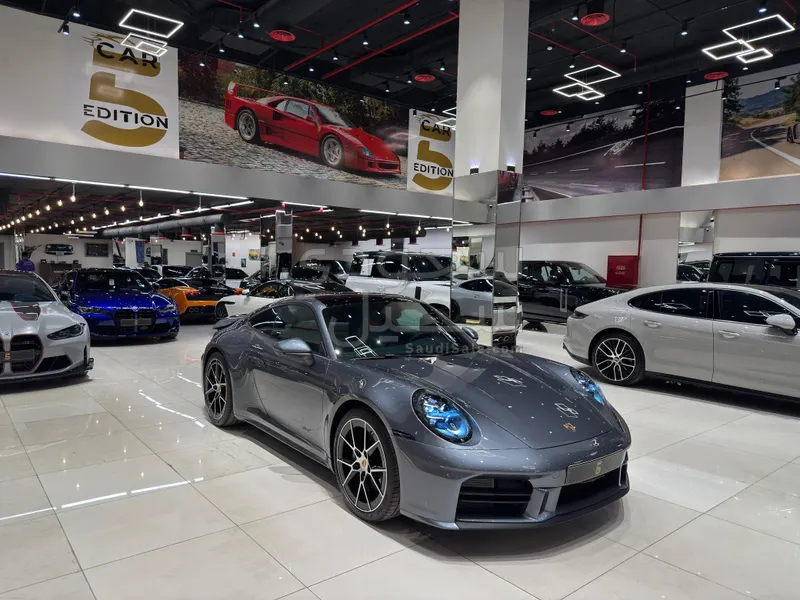 2025 بورش 911 كاريرا