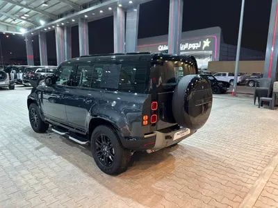 2025 Land Rover Defender SE