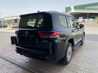 2025 Toyota Land Cruiser GXR