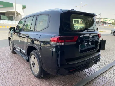 2025 Toyota Land Cruiser GXR