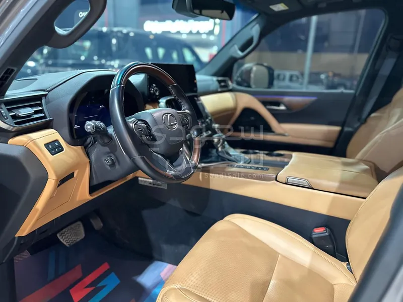 2023 لكزس إل إكس 600