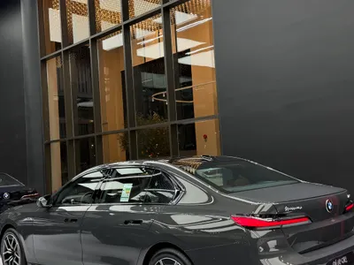 2025 BMW 7 Series 735Li