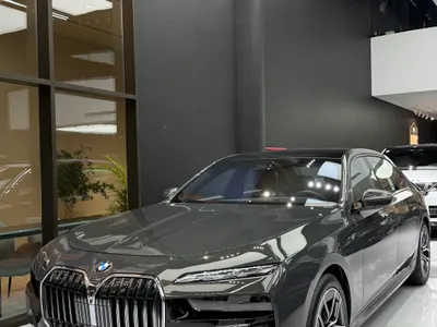2025 BMW 7 Series 735Li