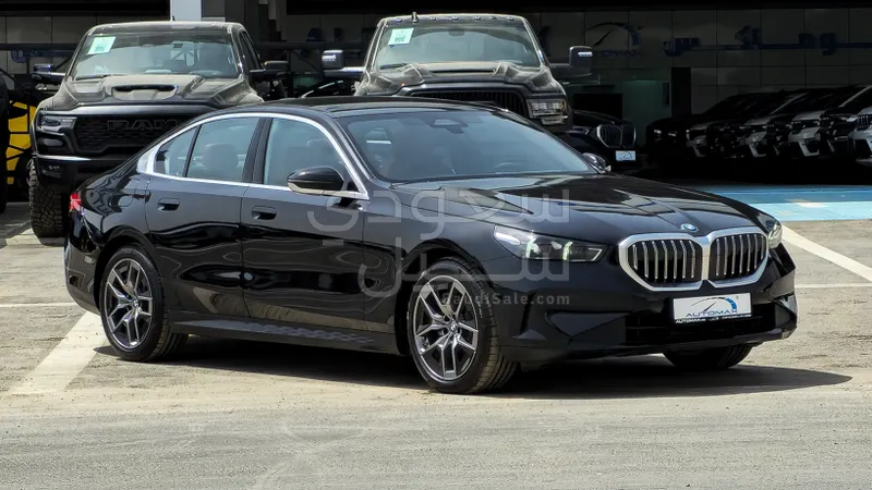 2025 BMW 5 Series 520i