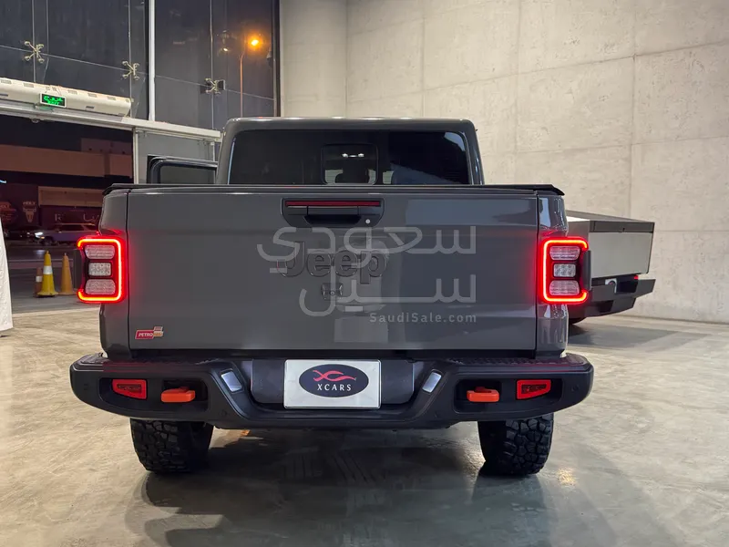 2021 جييب جلادياتور ساند رانر