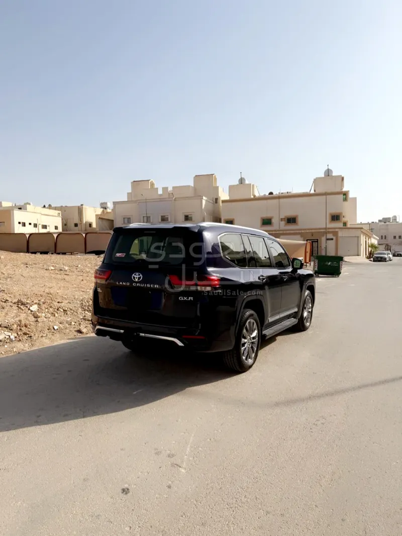2023 تويوتا لاند كروزر جي اكس ار