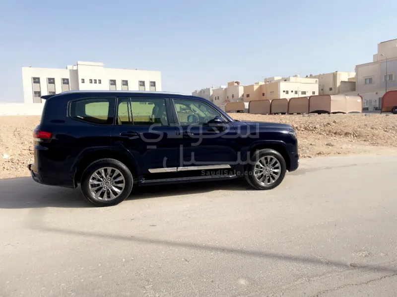 2023 تويوتا لاند كروزر جي اكس ار
