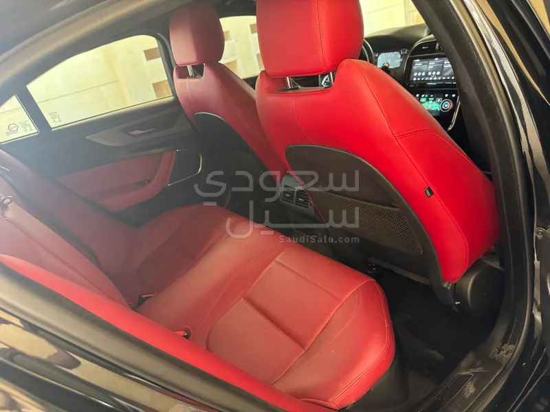 2020 جاكوار اكس اي اس