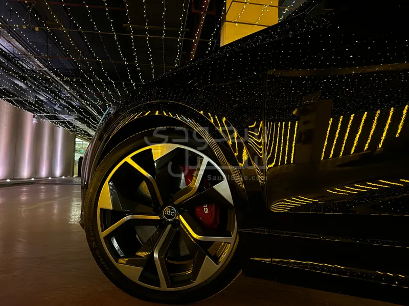 2021 اودي كيو 8 أر إس
