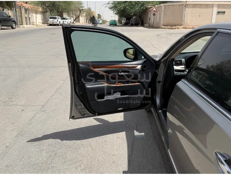 2015 Lexus LS 600h L