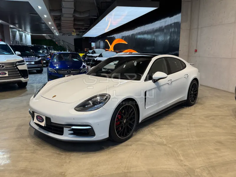 2017 Porsche Panamera 4S