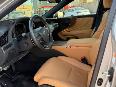 2023 لكزس إل إس 350