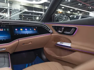 2025 Mercedes-Benz E 200