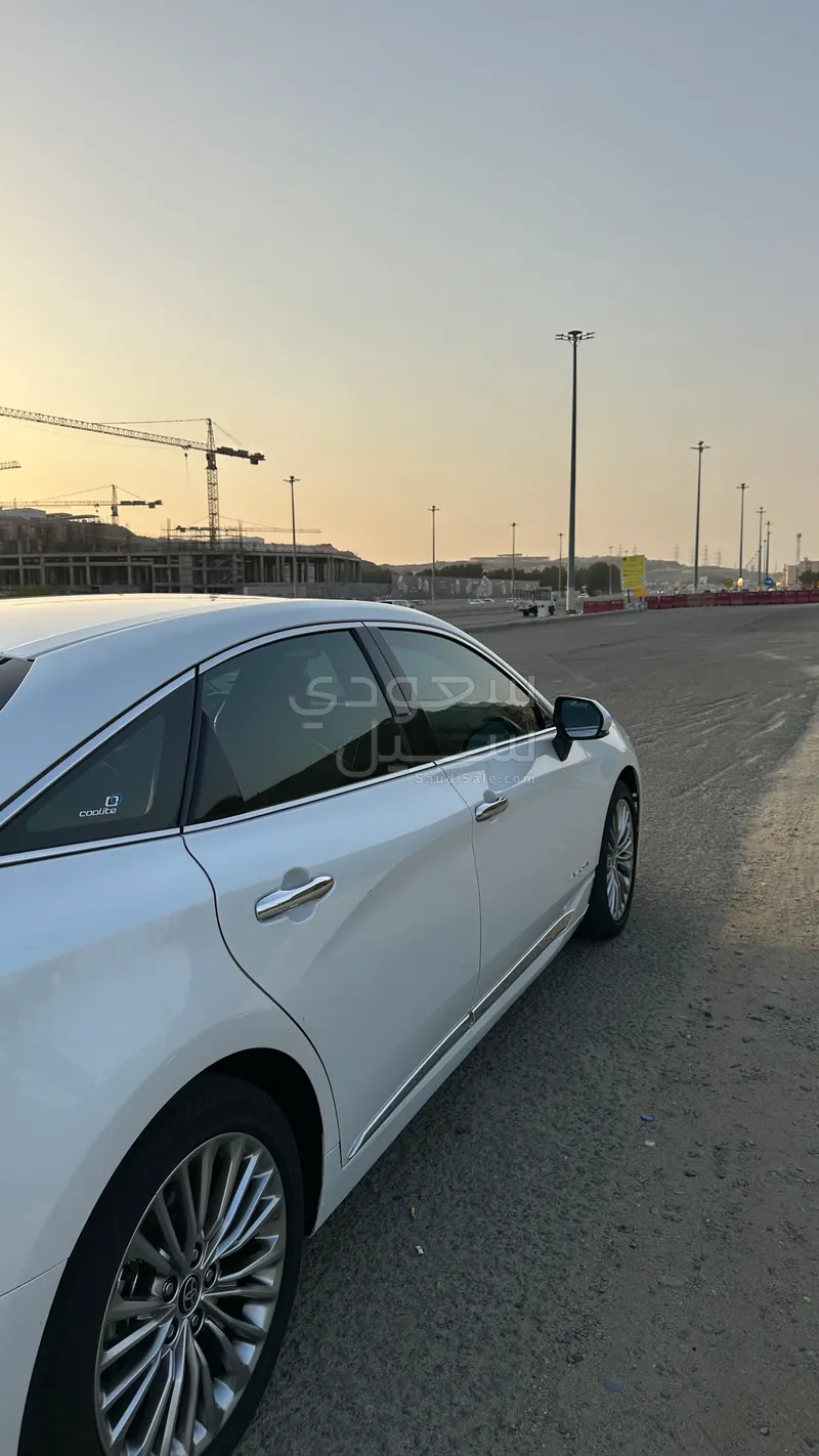 2022 تويوتا افالون بريميوم