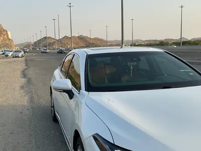 2022 تويوتا افالون بريميوم