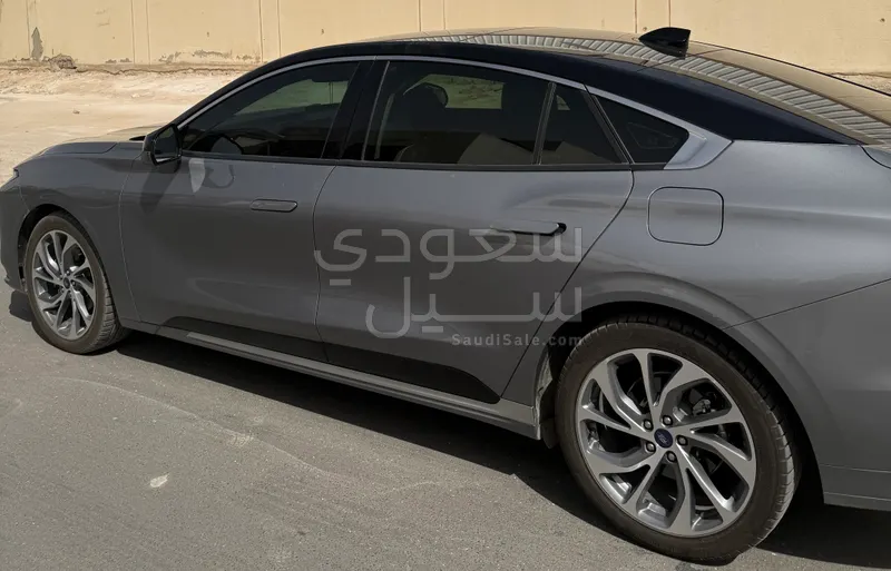 2023 فورد توروس تايتينيوم