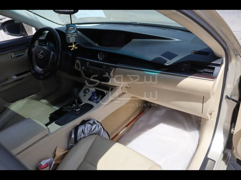 2013 لكزس إي إس 350