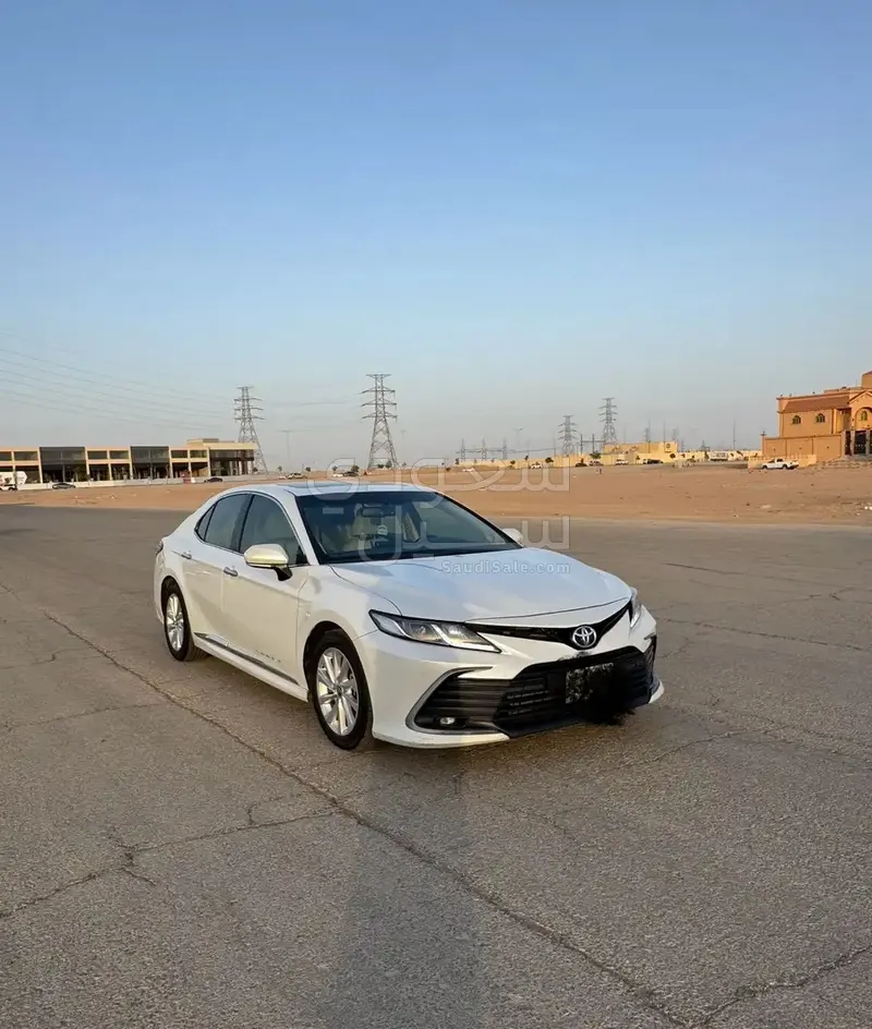 2022 تويوتا كامري جي ال اكس