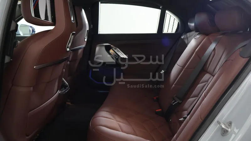 2025 BMW 7 Series 735i