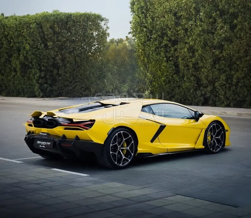 2024 Lamborghini Revuelto