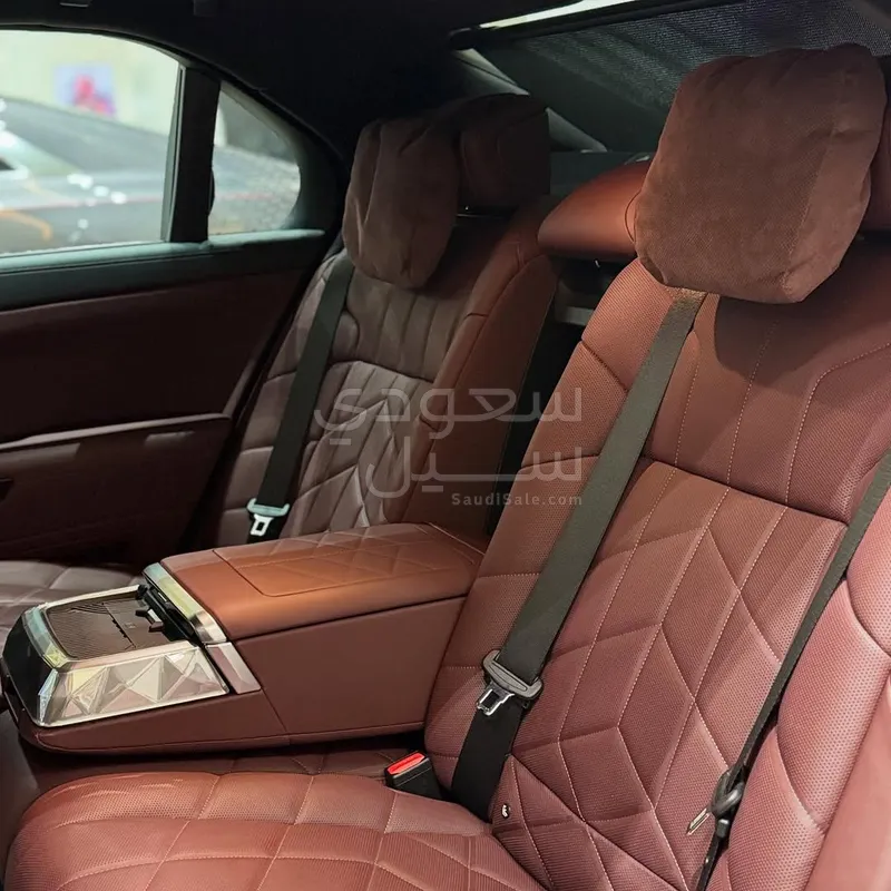 2024 BMW 7 Series 740Li