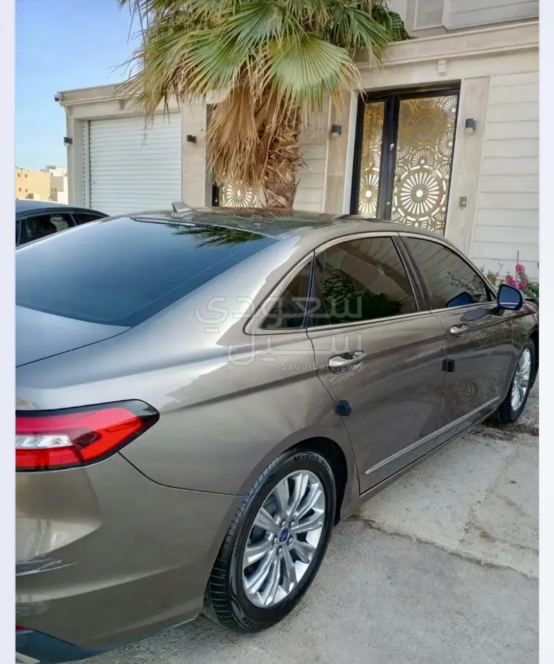 2020 Ford Taurus Limited