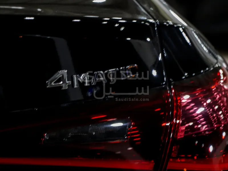 2025 Mercedes-Benz GLC 300