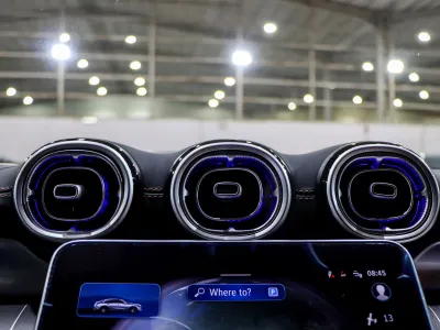 2025 Mercedes-Benz GLC 300