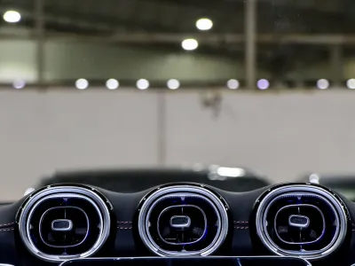 2025 Mercedes-Benz GLC 300